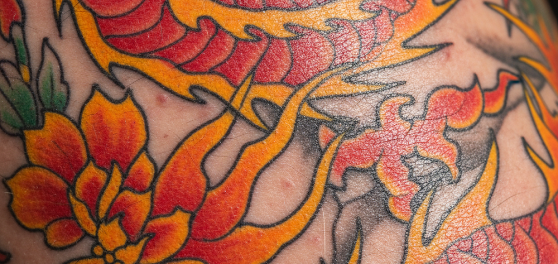 cores-vermelha-laranja-amarela-riscos-tatuagem.png